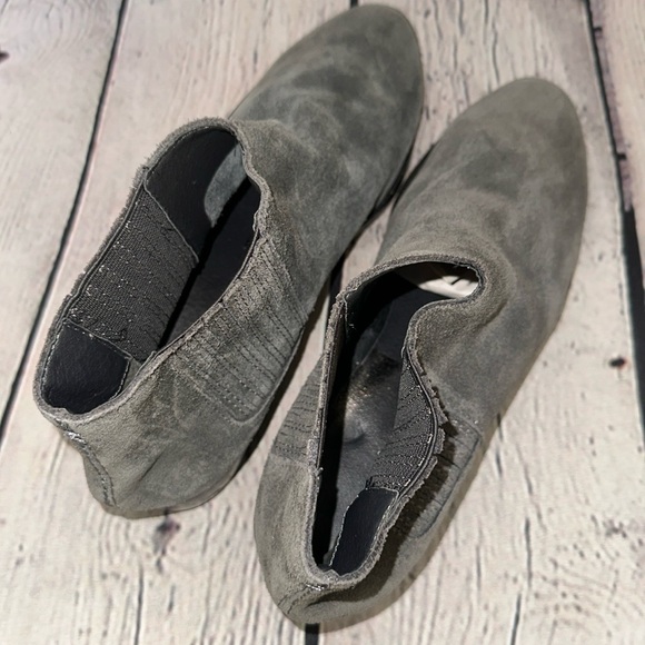 Dolce Vita Women’s Suede Slip On Booties - Picture 3 of 15